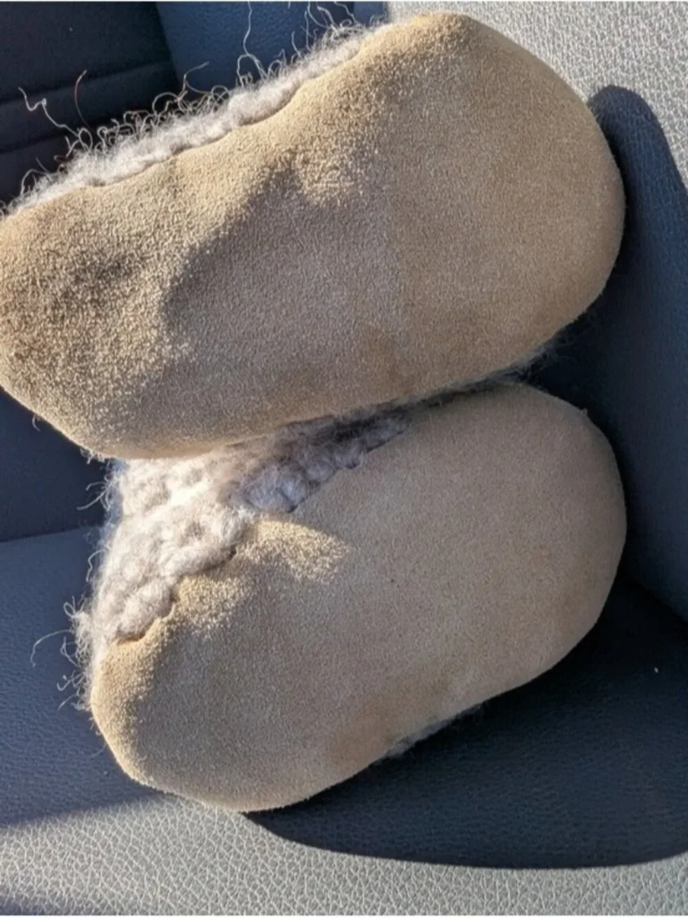Padraig cottage Slippers Wool Ivory Gray hand-crocheted Sz B5, 5.5